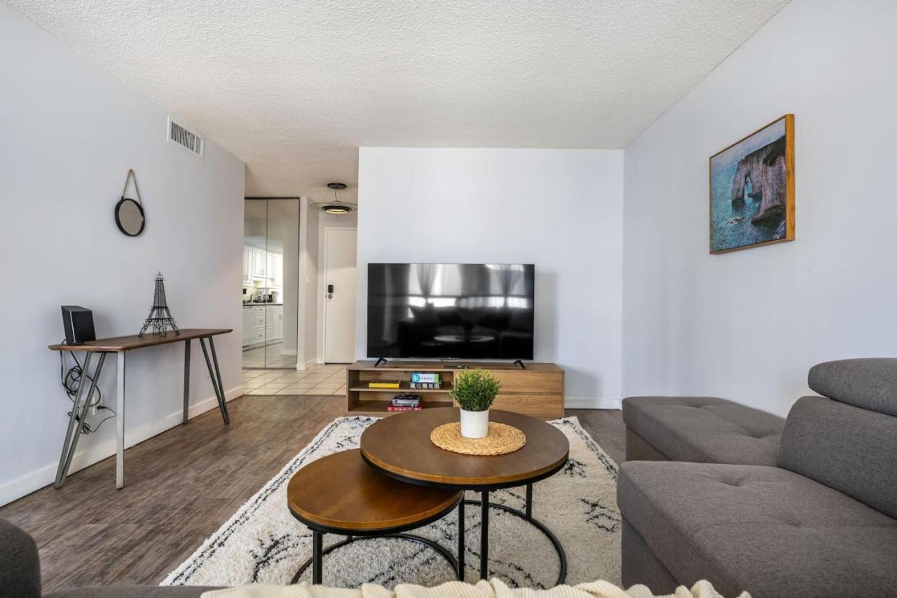 Prime Location Near Jasper Ave With Downtown Views, Netflix, Gym, Sauna, Sleeps 4 Appartement Edmonton Buitenkant foto