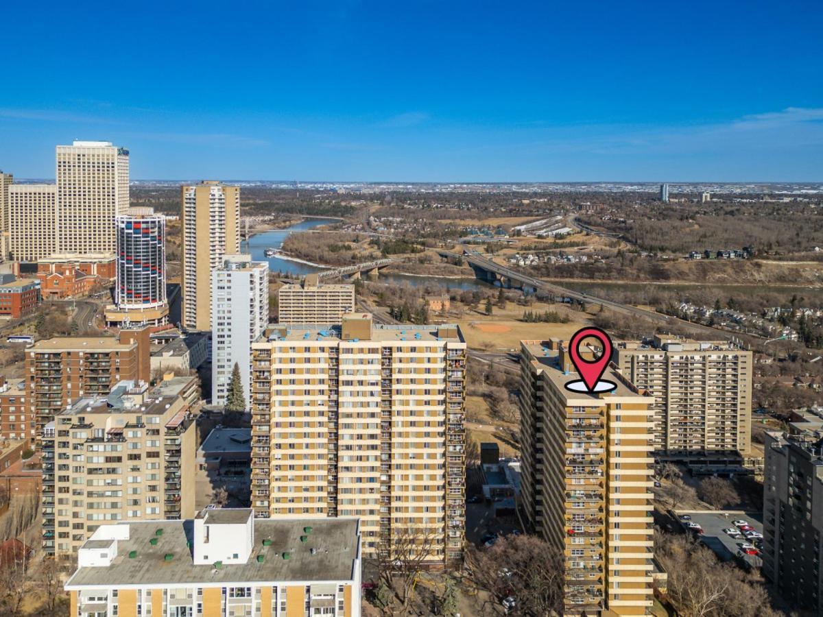 Prime Location Near Jasper Ave With Downtown Views, Netflix, Gym, Sauna, Sleeps 4 Appartement Edmonton Buitenkant foto