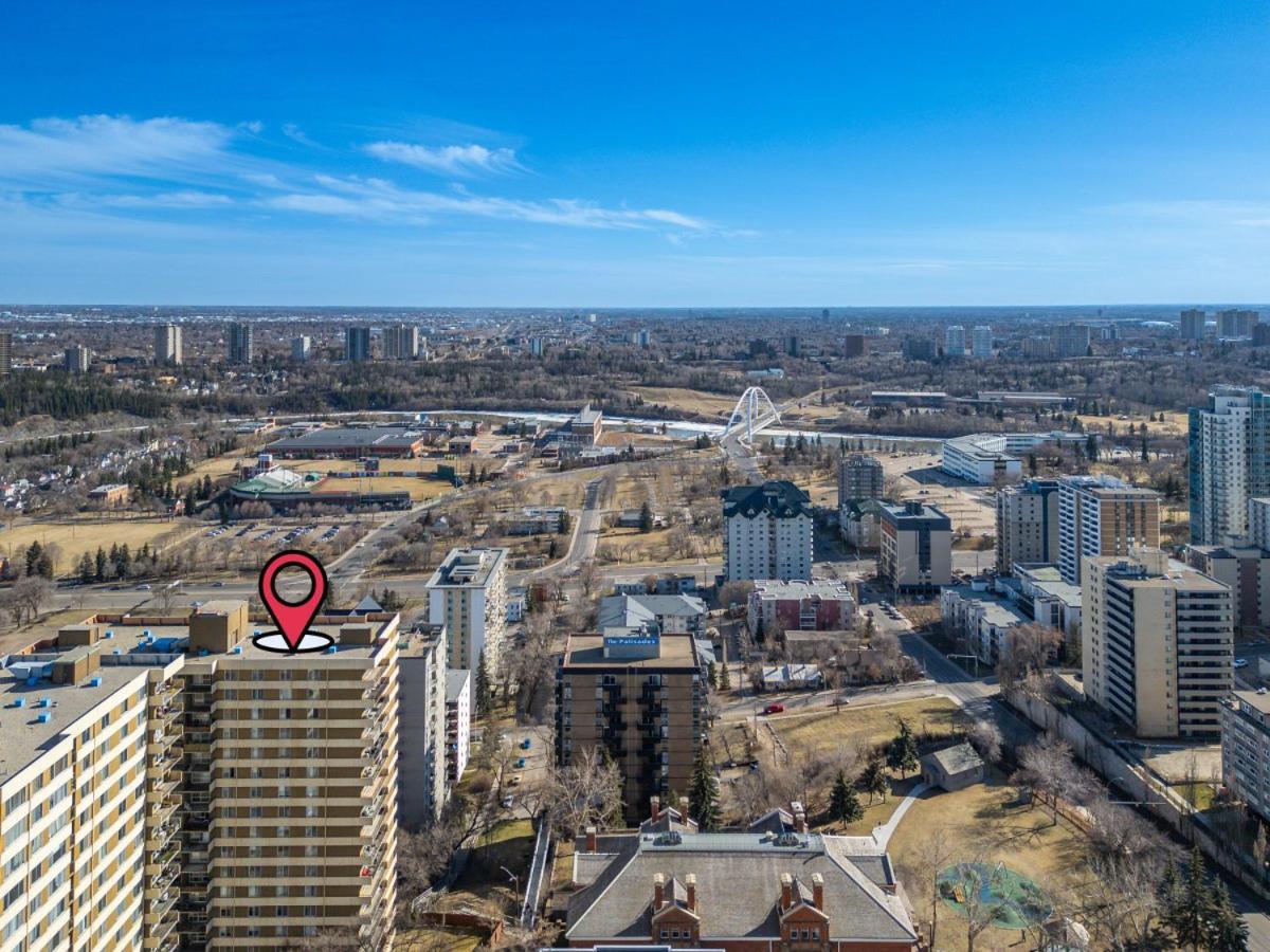 Prime Location Near Jasper Ave With Downtown Views, Netflix, Gym, Sauna, Sleeps 4 Appartement Edmonton Buitenkant foto