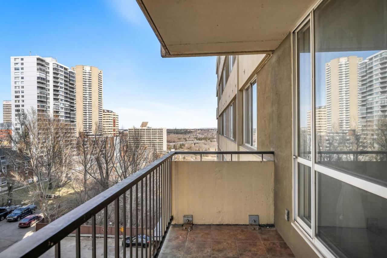 Prime Location Near Jasper Ave With Downtown Views, Netflix, Gym, Sauna, Sleeps 4 Appartement Edmonton Buitenkant foto